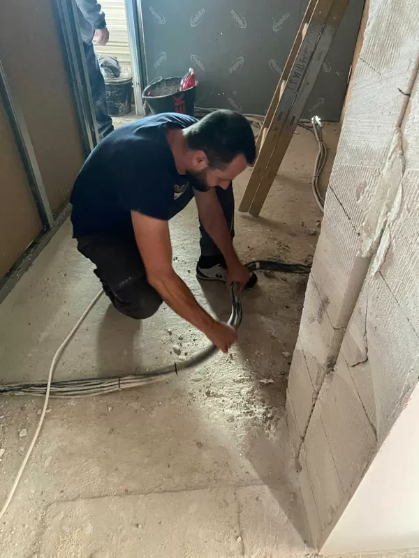 Pokládka kabelů elektroinstalace - Kutná Hora, Praha | ELKOSTAV